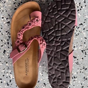 Womans Size 10 Floral Sandal.